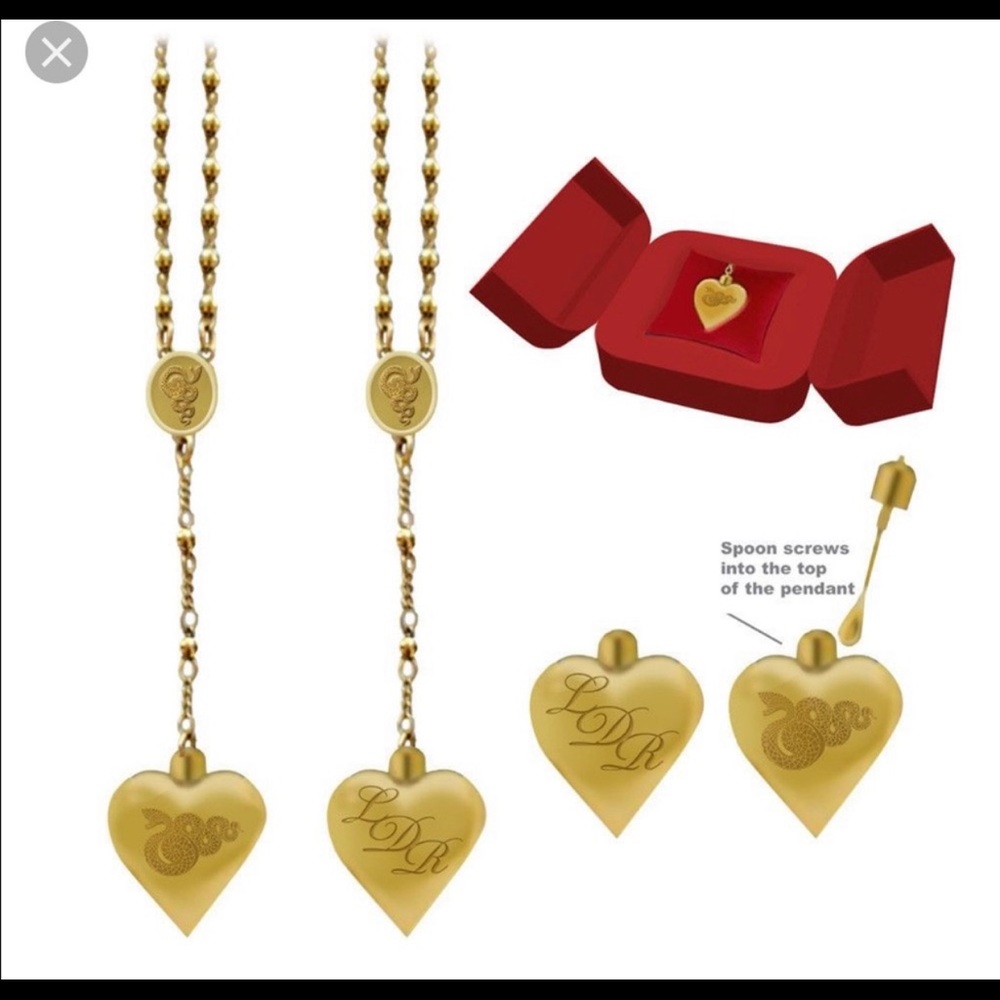 ISO Lana Del Rey necklace 🥺
